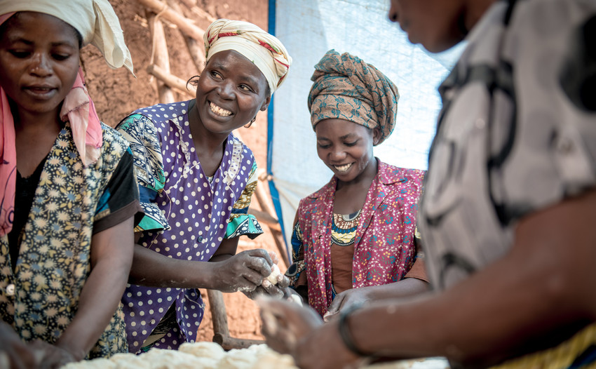 Women learn to bake bread - DRC - Ryan Carter