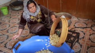 A graduate of our Stronger Women, Stronger Nations programme in Iraq who makes popcorn to sell to supplement her family’s income. Photo credit: Emily Kinskey