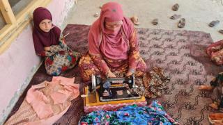 Obaida sewing with her daughter