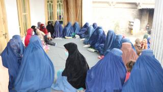 Participants in Nangahar hearing about the programme resuming and sharing their experiences since the programme was closed. Photo credit: Women for Women International