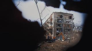 Алесь Усцінаў is photographing the devastation inflicted on Ukraine by Russian forces.