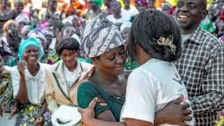 Women hugging_DRC_2017_Photo_Ryan Carter