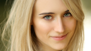 Anna Rust is an English actor, known for her role as Fleury in Amazon’s Carnival Row. Other recent credits include Ophelia, Legends on TNT and NBC’s Crossing Lines.