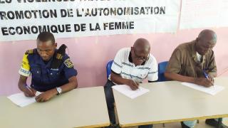 Forum participants sign the list of agreed commitments. Photo: Women for Women International