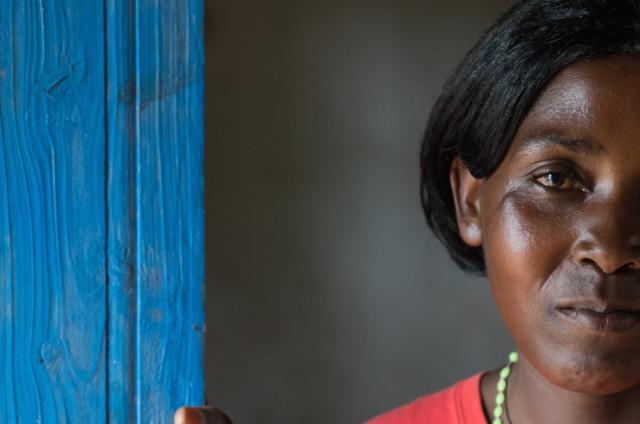 Women’s livelihoods are being severely impacted by the pandemic’s economic shocks in settings that lack resilient financial systems, governments and social safety nets.  Photo credit: Hazel Thompson